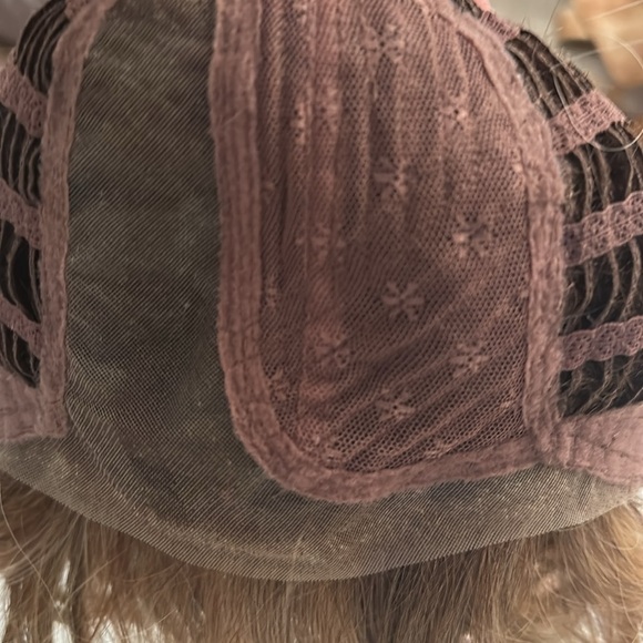 Tressallure Casual Curls Brand-New ,Lace Front, Mono part. 17/23/ R8 - Picture 6 of 7